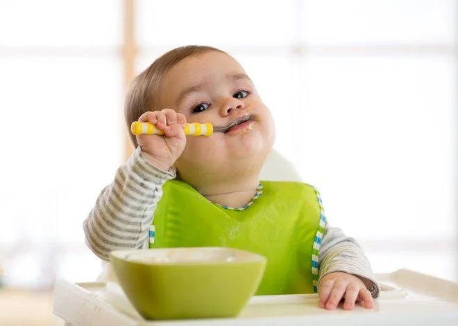 Khi nào mẹ nên bổ sung DHA cho con? Giai đoạn vàng giúp bé phát triển trí não từ sớm Bổ sung DHA cho bé trong giai đoạn ăn dặm